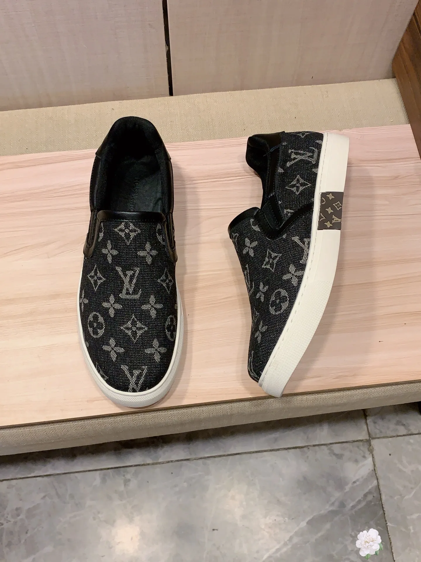 Men's men's shoes 💰400💰💰🎩🎩 [Lightning] [Lightning] "LV*" The latest • popular casual shoes, top brands [Seduce] luxury ~ purchasing agency, top ~ quality. [Strong] The upper is made of imported breathable cowhide with fabric material ➕ Breathable sheepskin feet (•) and fine workmanship. The original stylish and stylish soft rubber wear-resistant and non-slip outsole is light and comfortable on the feet. The real thing looks better when photographed in person. Code 111: Code: 38-44, 2️⃣colors selected